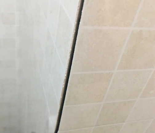 南芬瓷砖空鼓维修公司分享阳台瓷砖脱落的修复过程可以分为以下几个步骤