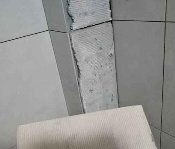 南芬瓷砖空鼓维修公司分享下厨房瓷砖脱落的补救措施。